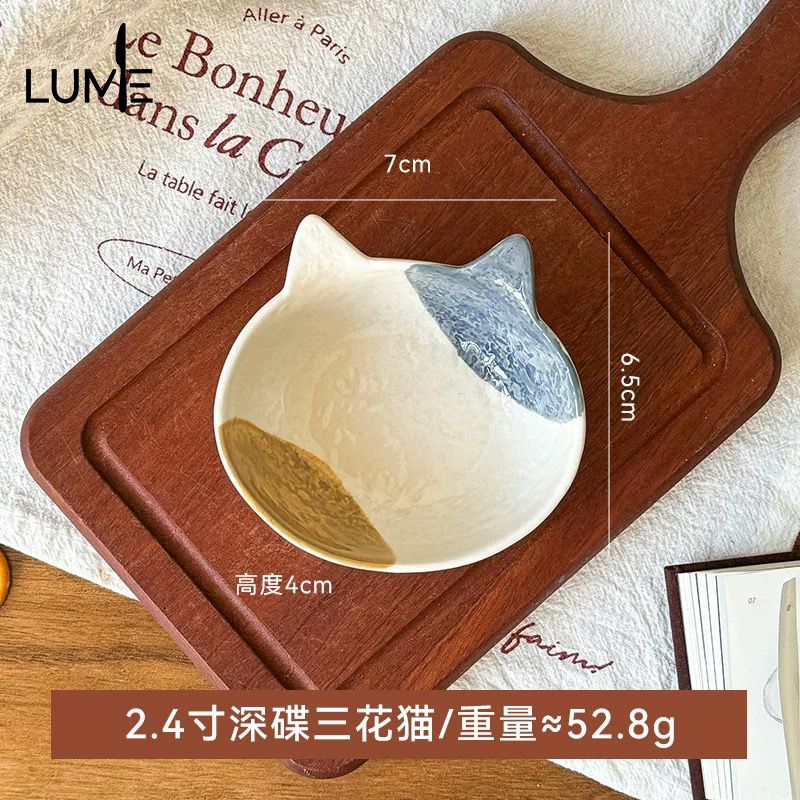 Kitten dipping saucer