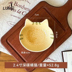 Kitten dipping saucer