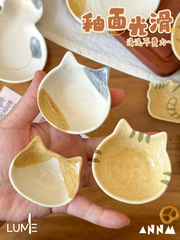 Kitten dipping saucer